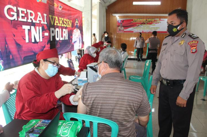 Polres Tubaba Gelar Vaksin Dosis 1  di Kwarcab Pramuka Tubaba, Warga: Acara Berjalan Lancar 